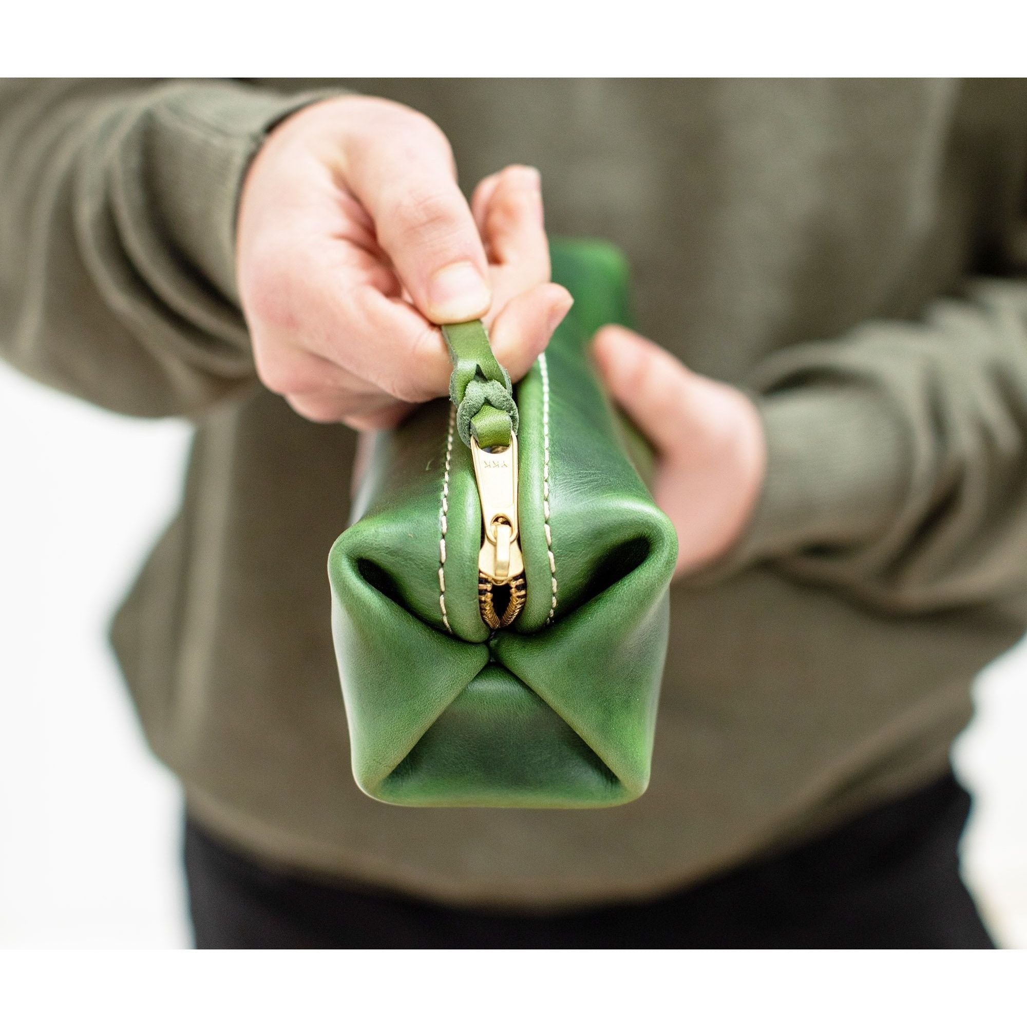 Minimalist Shave Bag .