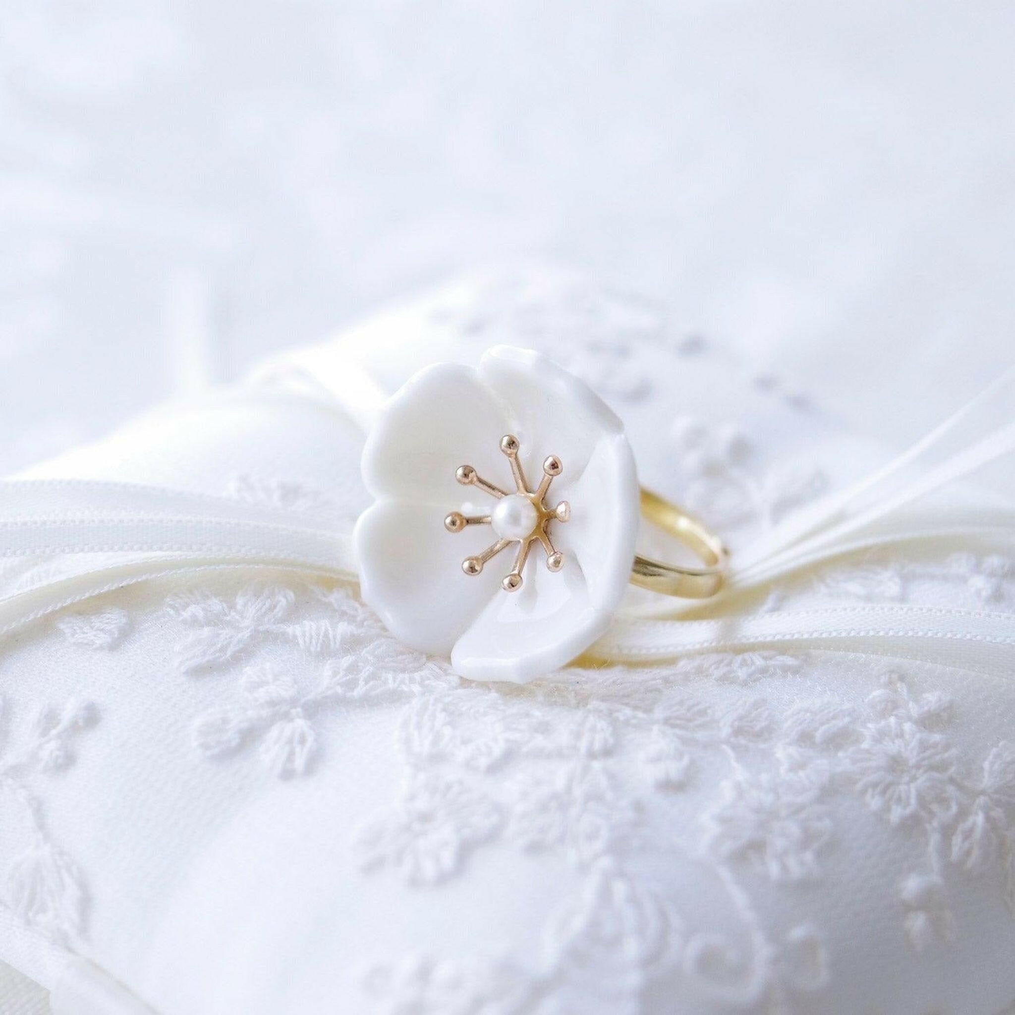 Snow-White Porcelain Plum Blossom Ring.