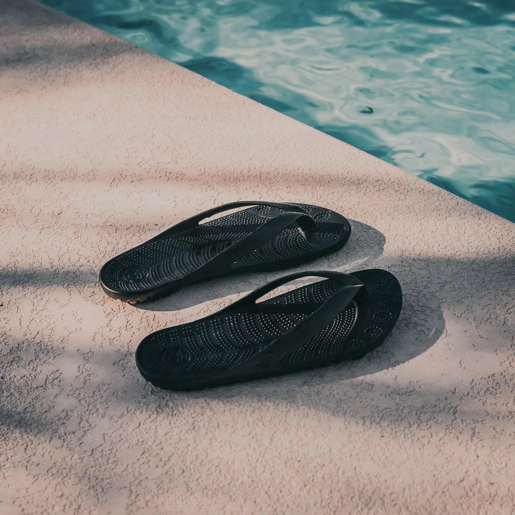 PIRATE BLACK FLIP FLOPS BY GUDO.