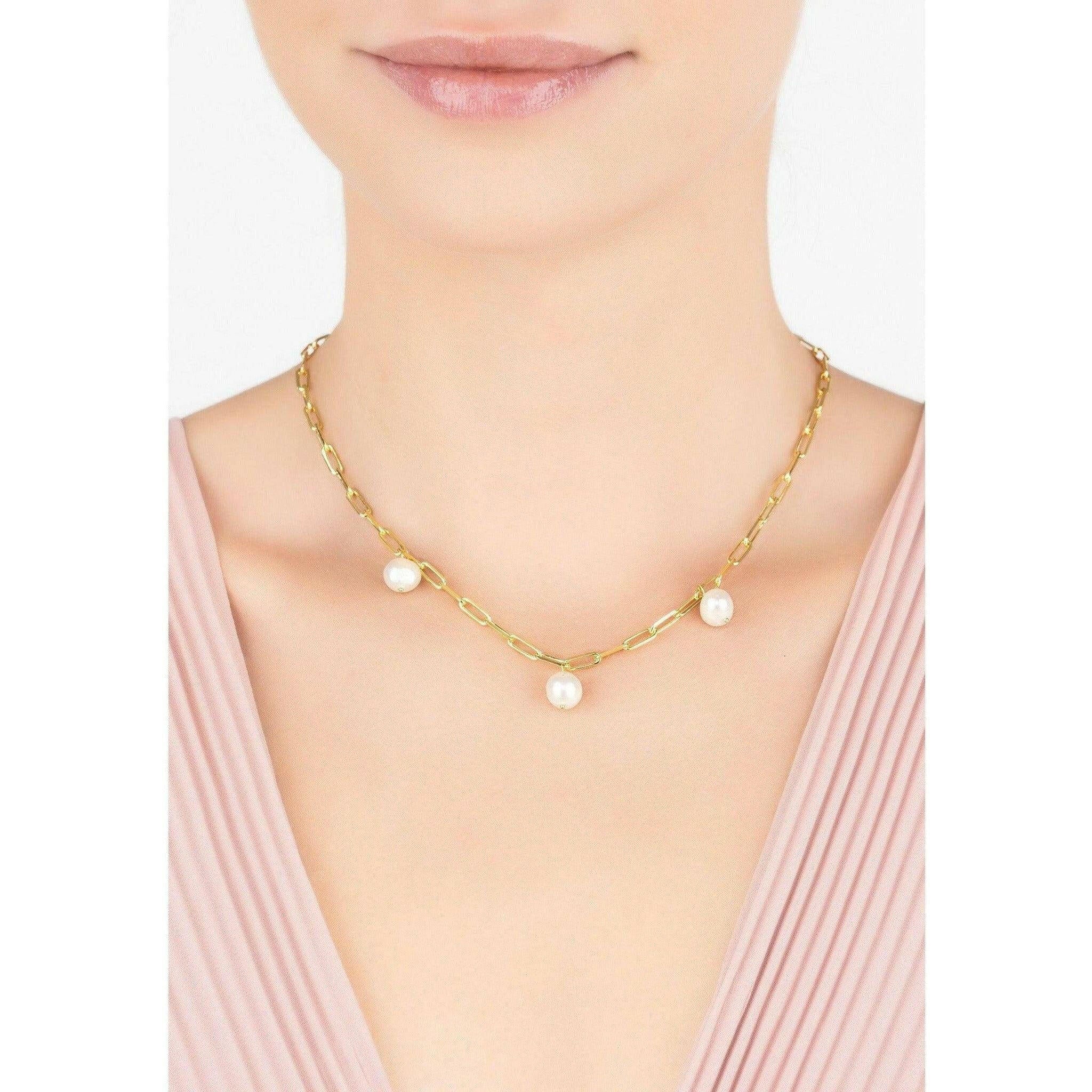 Amelia Three Pearl Necklace Gold.