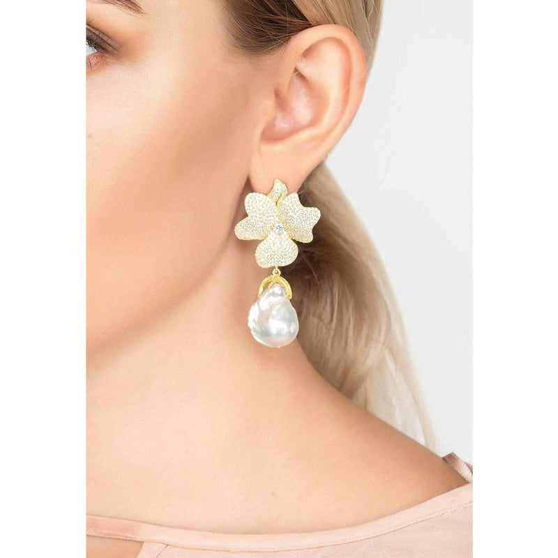 Baroque Pearl White Flower Earrings Yellow Gold