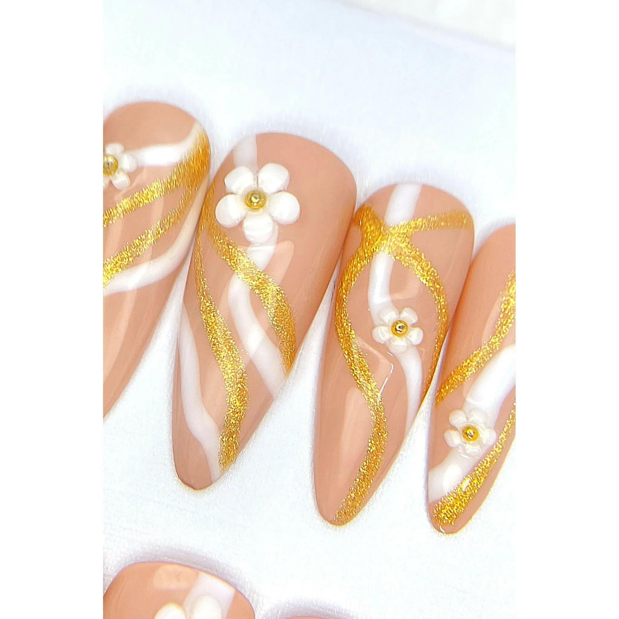 “Daisy Bloom” 3D Flowers Press On Nails Set.