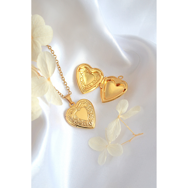 18 Karats Heart Locket Necklace.