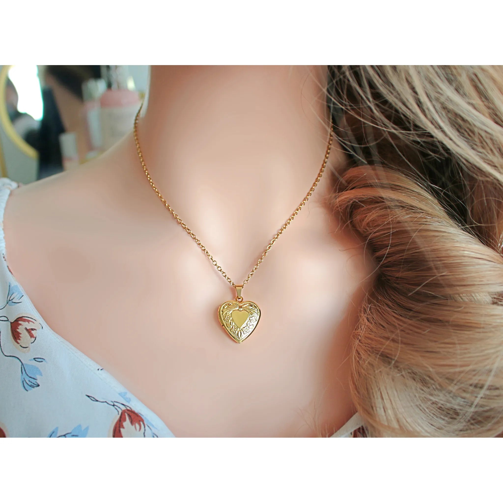 18 Karats Heart Locket Necklace.