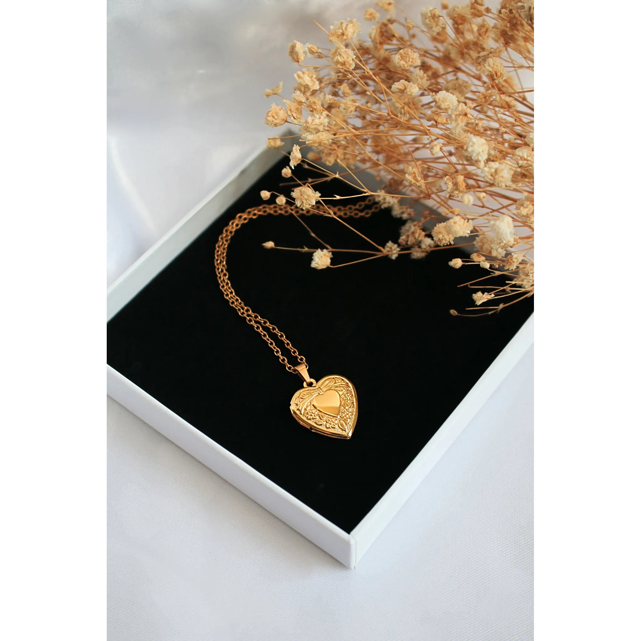 18 Karats Heart Locket Necklace.