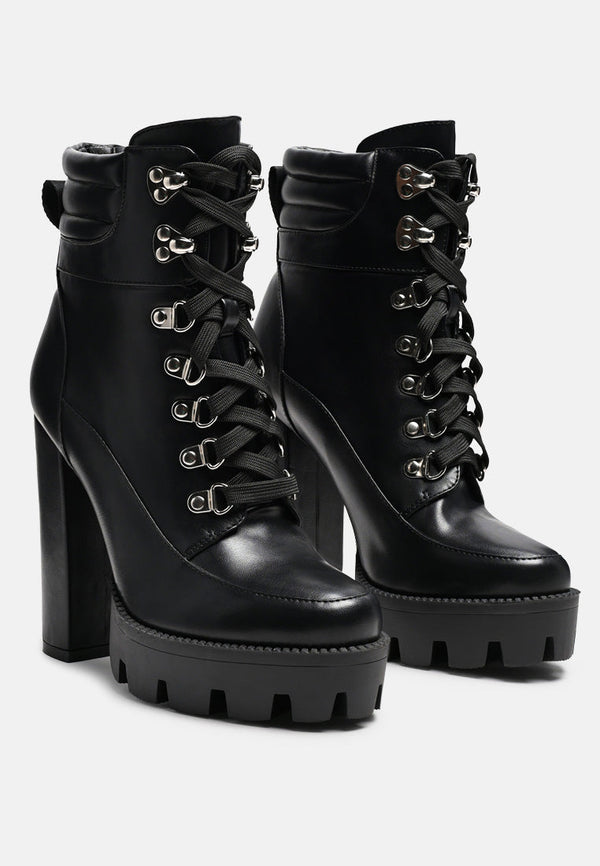 Stopper Cushion Collared Lace Up Boots