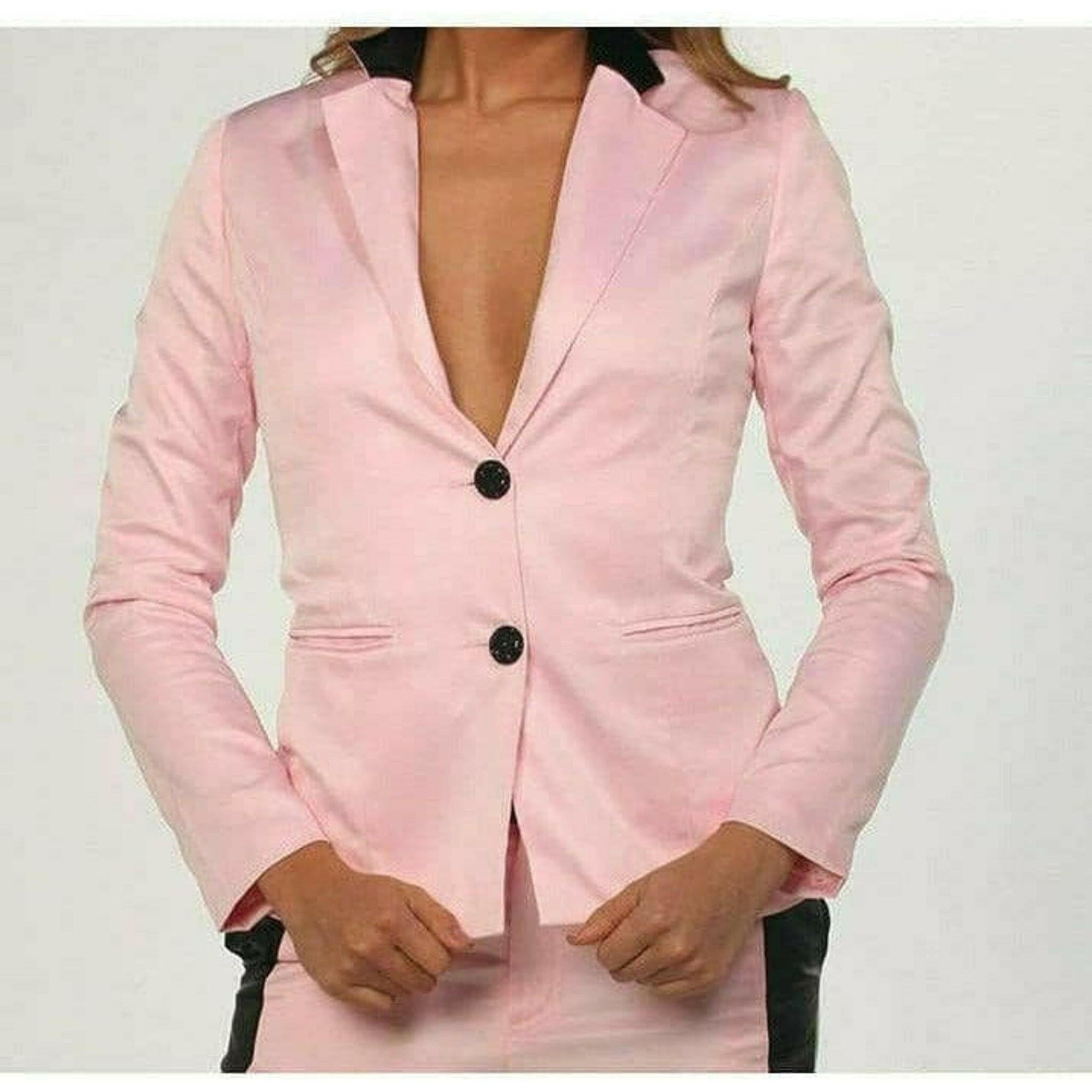 Fitted Blazer.