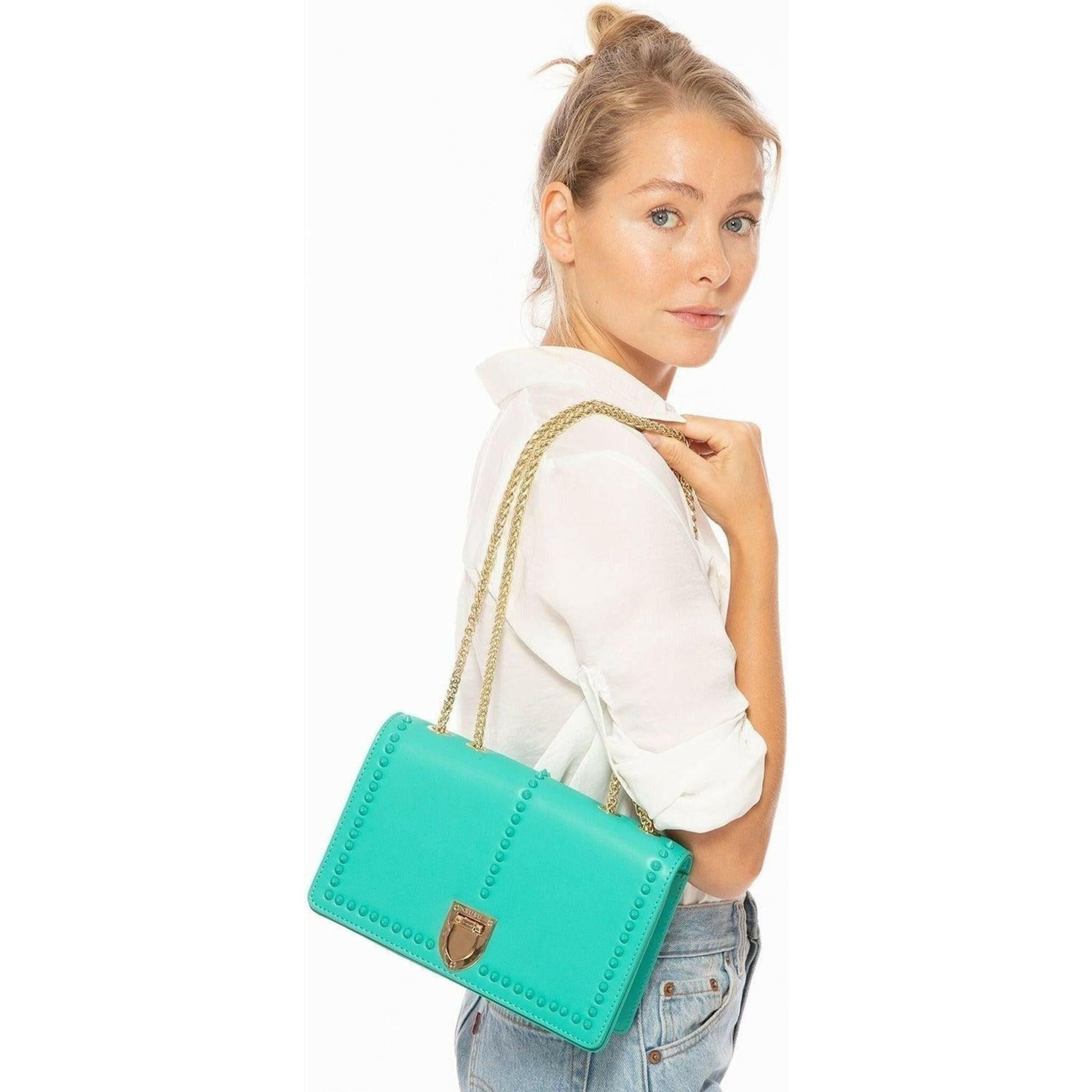 Josie Leather Bag With Chain Strap in Green.