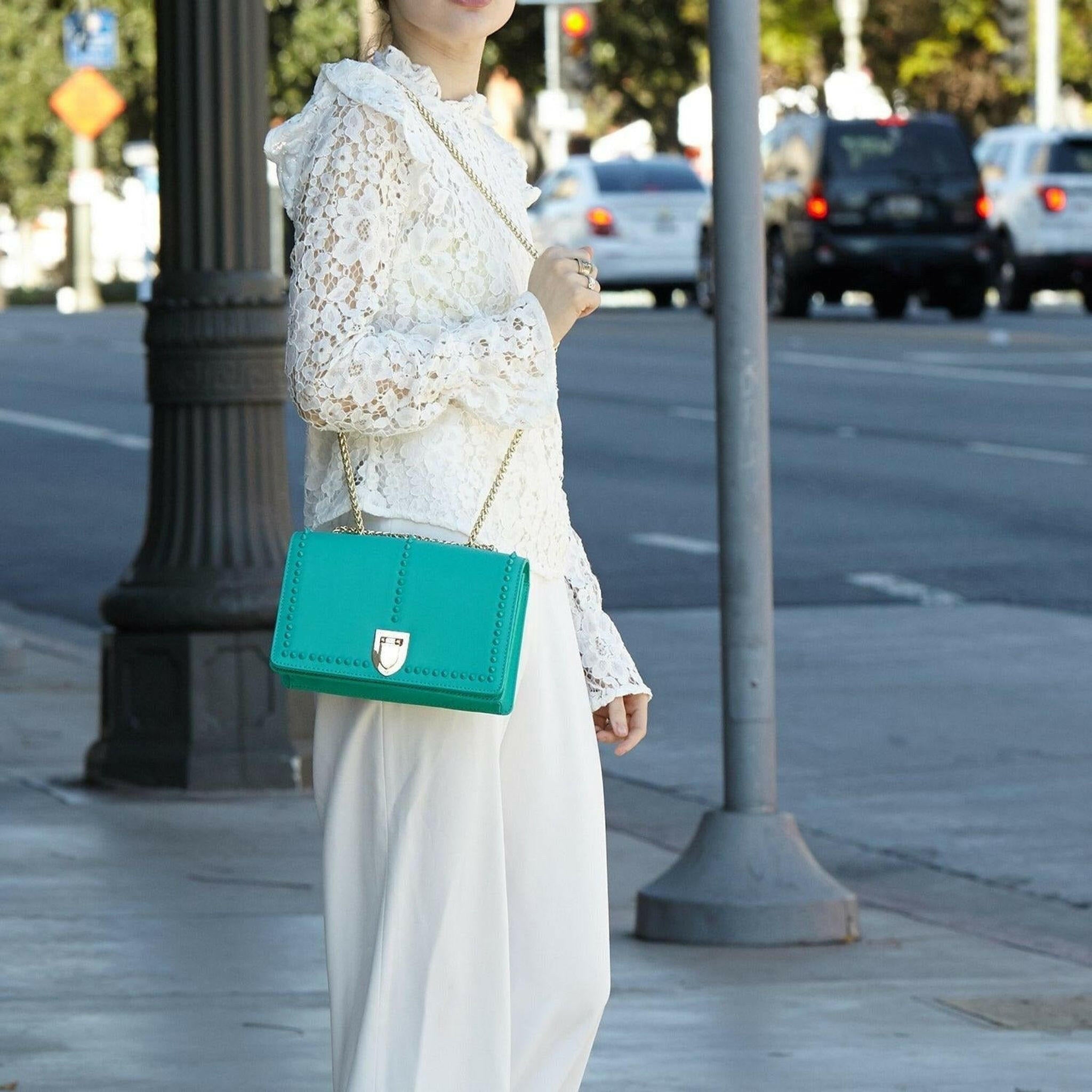 Josie Leather Bag With Chain Strap in Green.