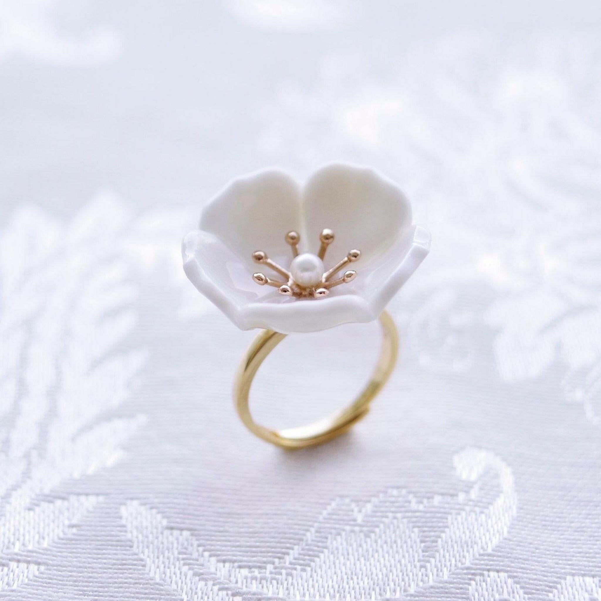 Snow-White Porcelain Plum Blossom Ring.