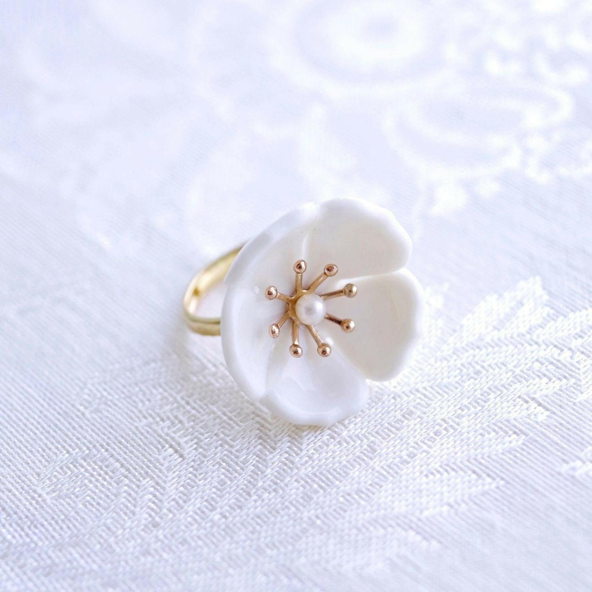 Snow-White Porcelain Plum Blossom Ring.