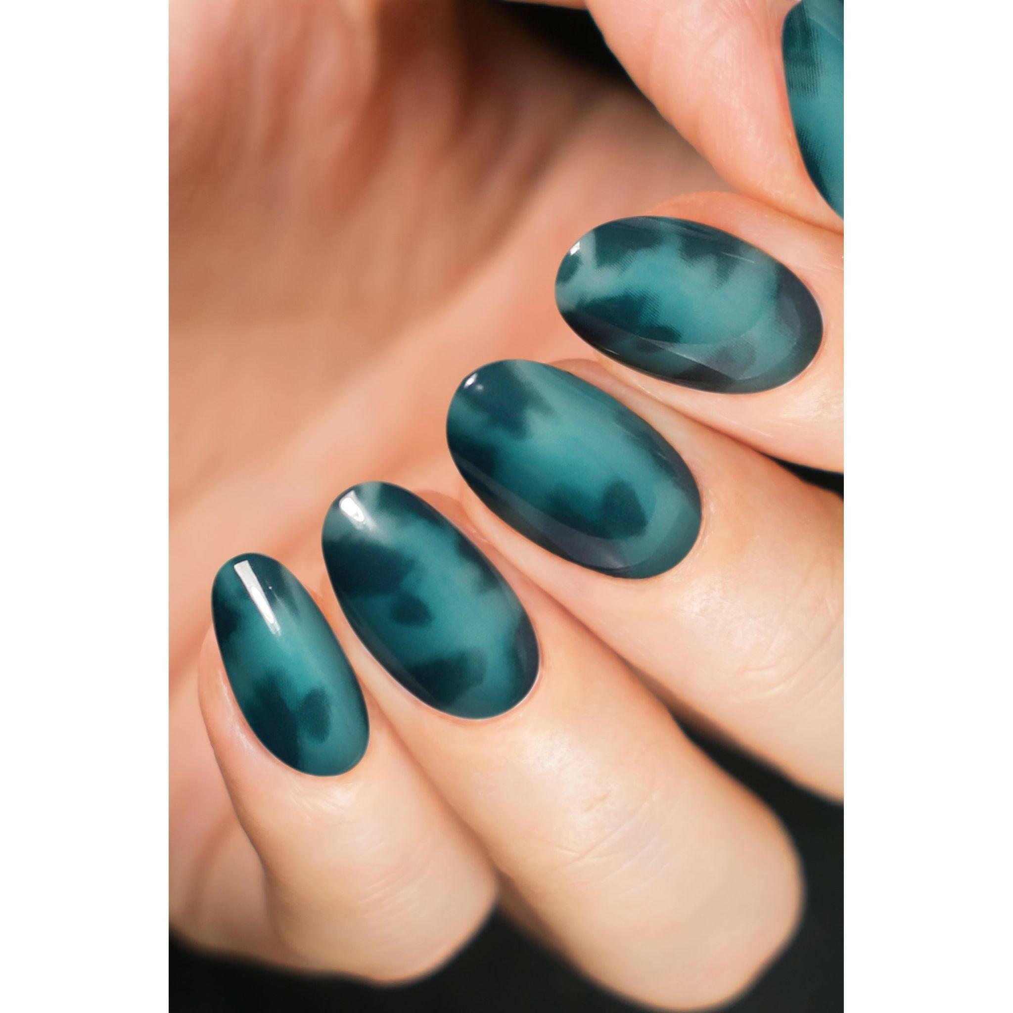 Emerald Amber | Soft & Durable Press-On Nails.