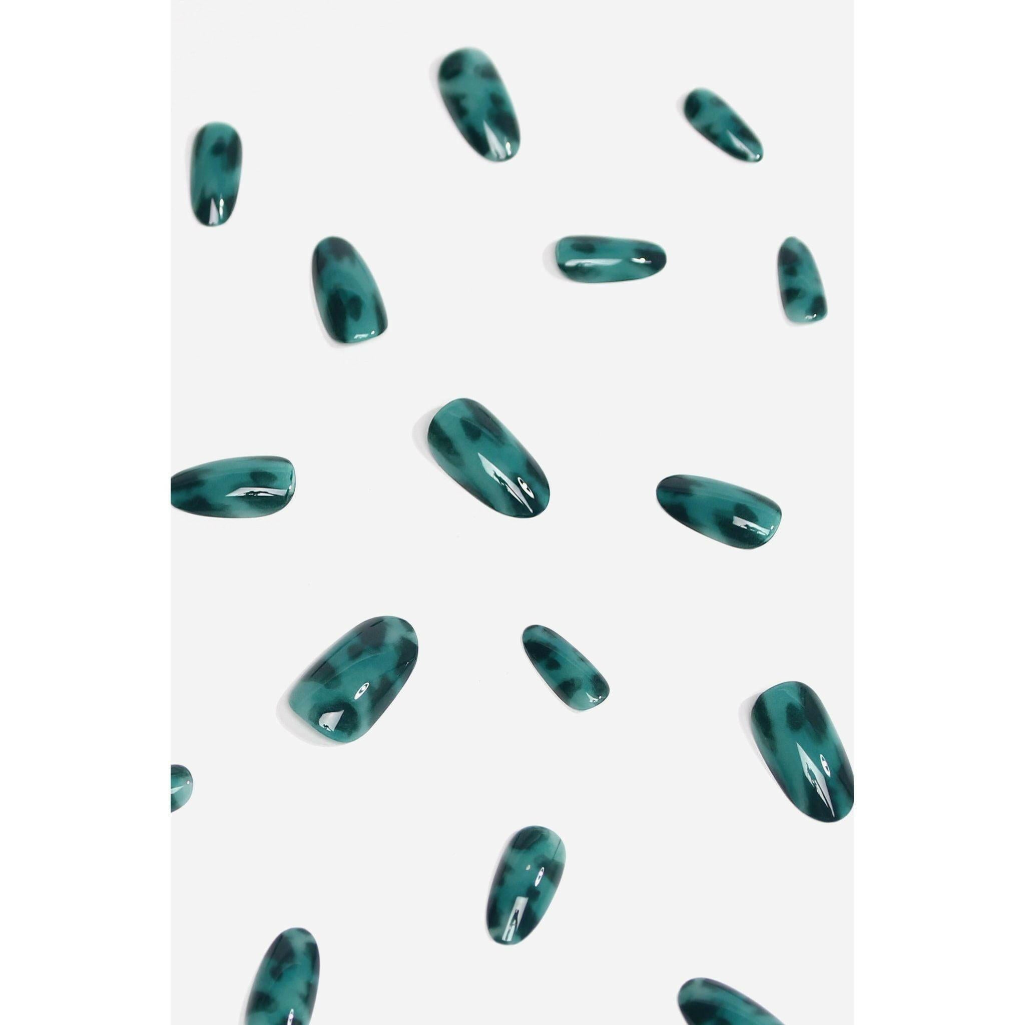 Emerald Amber | Soft & Durable Press-On Nails.